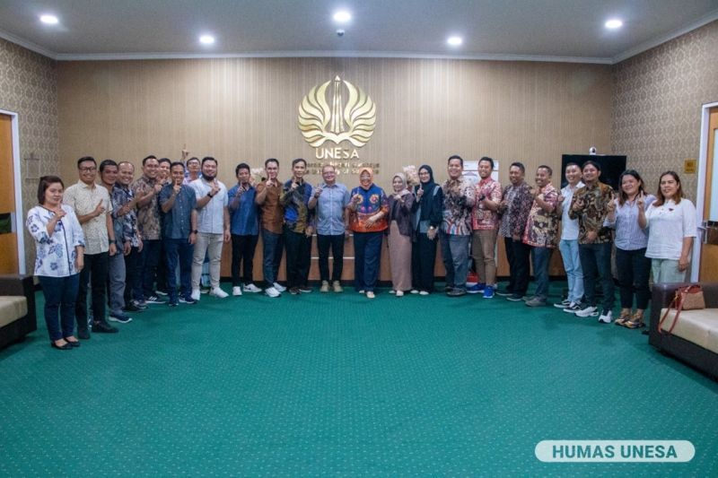 UNESA leadership and experts after discussing priority areas development of the Mahakam Ulu Regency Government.