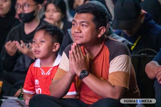 The high tension of the Indonesian U-23 national team's match against the Uzbekistan squad in the semifinals created a tense and emotional moment for supporters.