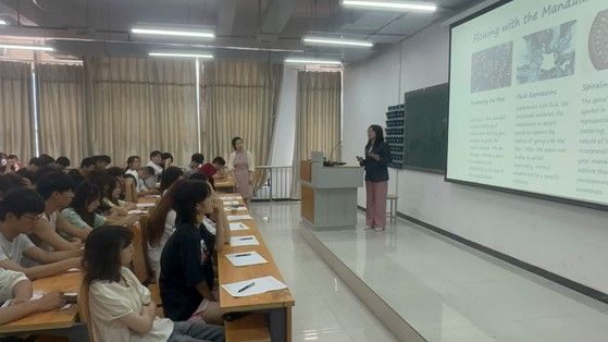 Guest lecture session by Wulan Patria Saroinsong at Zhengzhou Information Engineering Vocational College.
