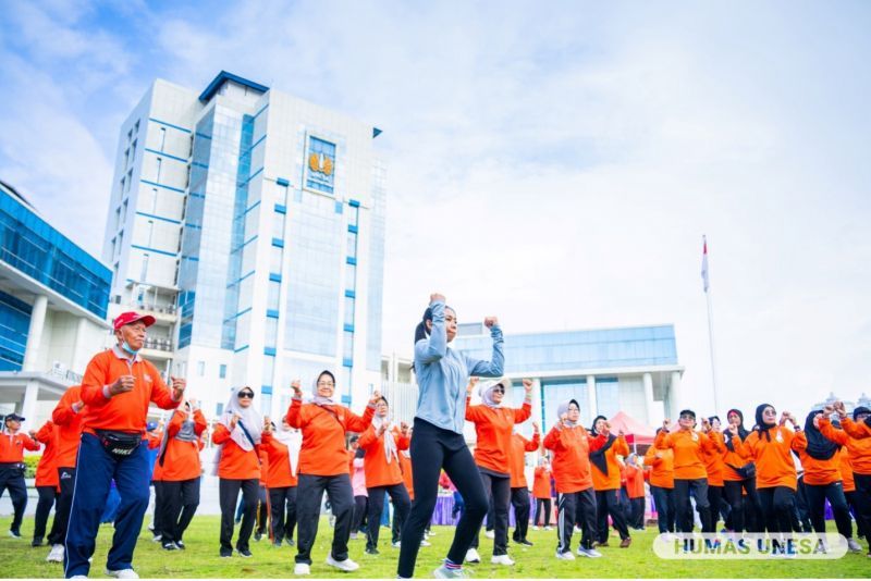 Group gymnastics kicks off the Elderly Festival organized by the UNESA Faculty of Psychology 