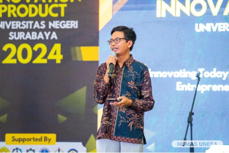 IPPI UNESA Director, Nadi Suprapto gave a speech at the opening session of the 2nd Exhibition Innovation Product.