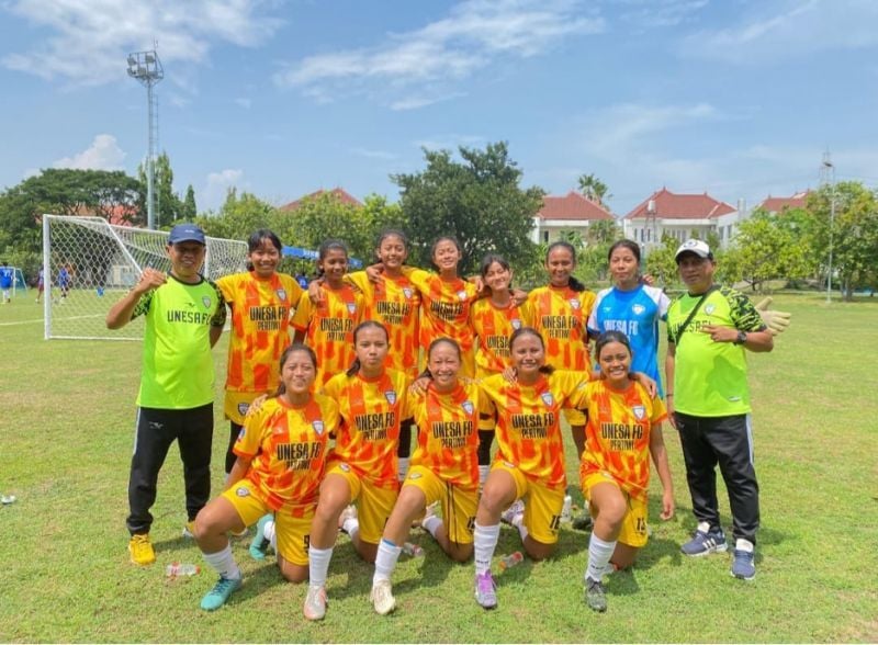 CHARM: Women's soccer team squad or UNESA Women FC.