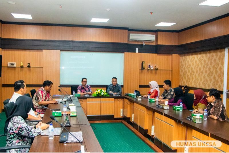 UNESA and Untirta leaders share strengthening efforts and cooperation at UNESA Campus 2 Lidah Wetan, Surabaya.