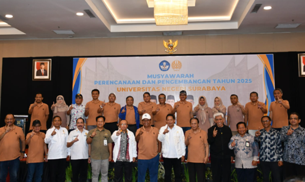 The ranks of officials in the Social, Cultural and Community Empowerment Division of OIKN, Paser Regency Government, and the leadership of Surabaya State University.