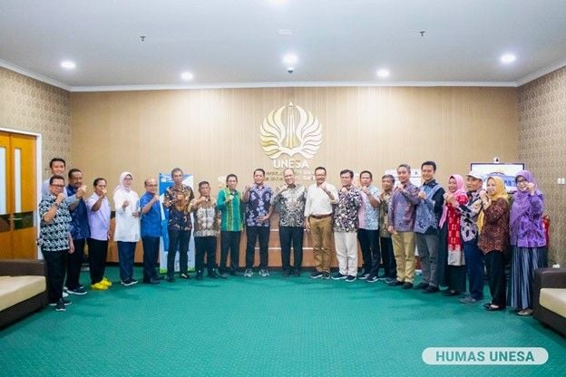 Deputy Chancellor for Field III and Deputy Chancellor for Field IV UNESA and their staff together with the Regent of North Konawe and his staff finished 