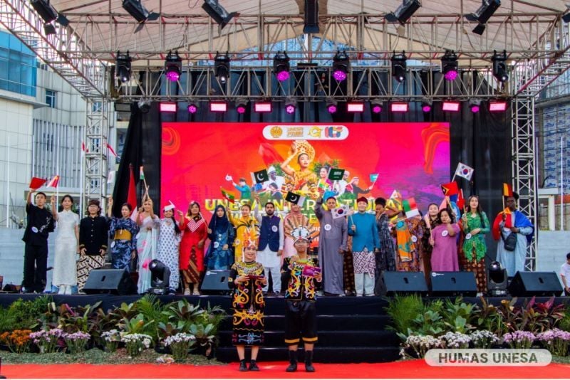 DIVERSITY: Students from various countries display their respective countries' cultural identities at the International Cultural Festival (ICF) #2 UNESA 2024.