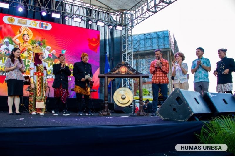 UNESA's International Cultural Festival was opened by the Vice Chancellor, Deputy Chancellor I and Head of KUI together with the Consulate General of Japan and the Consulate General of Australia.