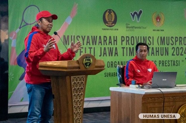 Player release and briefing led directly by the Dean FIKK Dwi Cahyo Kartiko, and Coach David Agus Prianto, before Unesa FC competed.