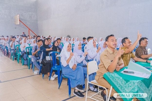 Students and school teachers throughout Pacitan Regency enthusiastically took part in the socialization and actively ask about Magetan Campus 5 study programs