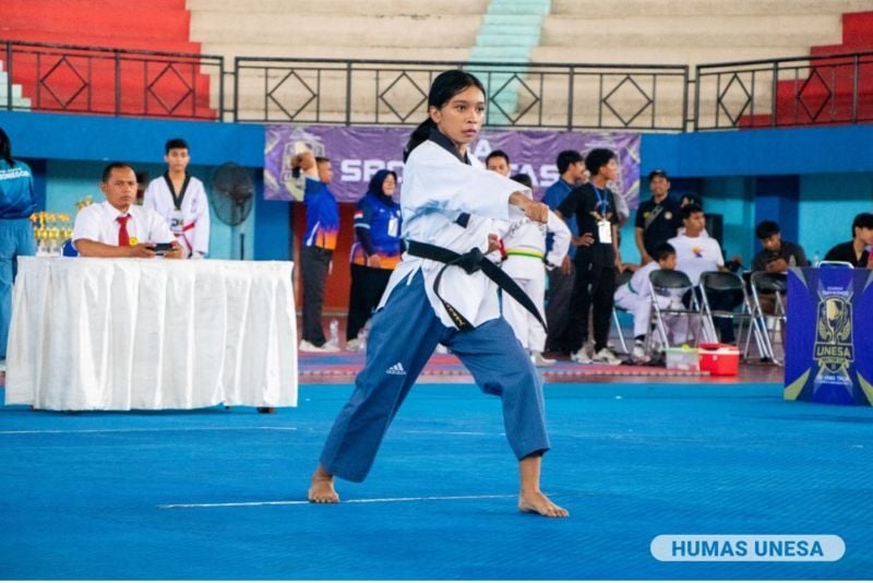 One of the participants showed his ability in the poomsae or art category.