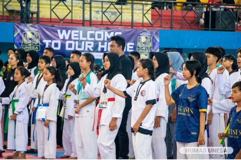 Hundreds of participants from various cities and the district showed off its skills in the UNESA Chancellor's Cup Taekwondo Championship.