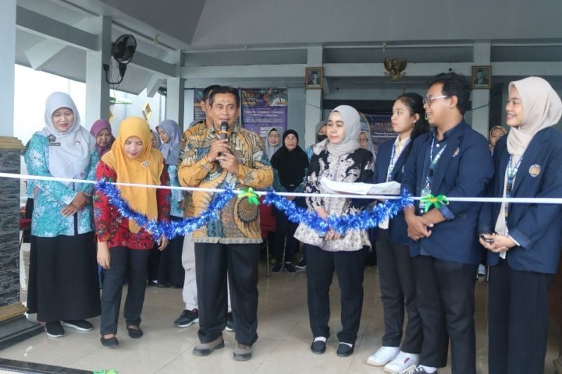 The opening of the PPK Ormawa HMP Biology Education activity was attended by village heads and officials as well as local residents.