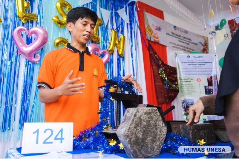 The head of the paving training program group explained that the main aim of their program was to overcome the problem of plastic waste in society.