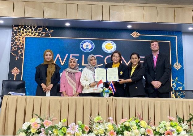 Diving While Drinking Water: While running Sister Schools in Malaysia and Thailand, UNESA Labschool also collaborates with a number of schools.