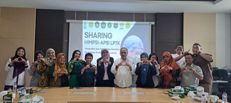 This sharing agenda is a form of commitment and togetherness between Apsi-LPTK members in strengthening their roles and contributions to society and the country.