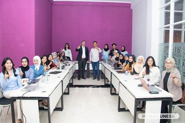 Prof. Sedat Gumus together with MP undergraduate study program coordinators, lecturers and international class students UNESA.