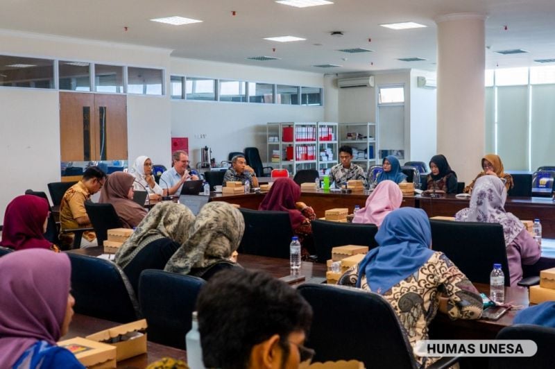 In this FGD, participants from teachers and school principals gained insight into how education in the UK is implemented based on student interests. 