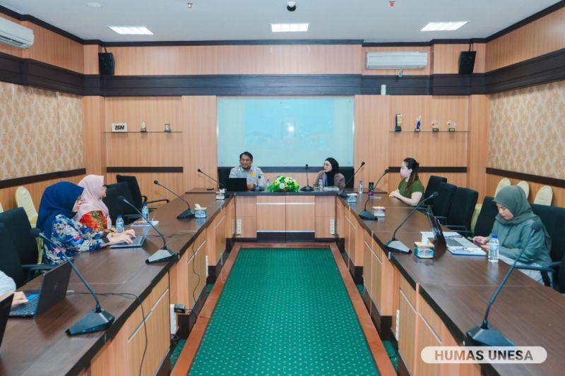 UNESA's Domestic Cooperation Sub-Directorate discussed the cooperation program with PT Carimax Technology Indonesia.