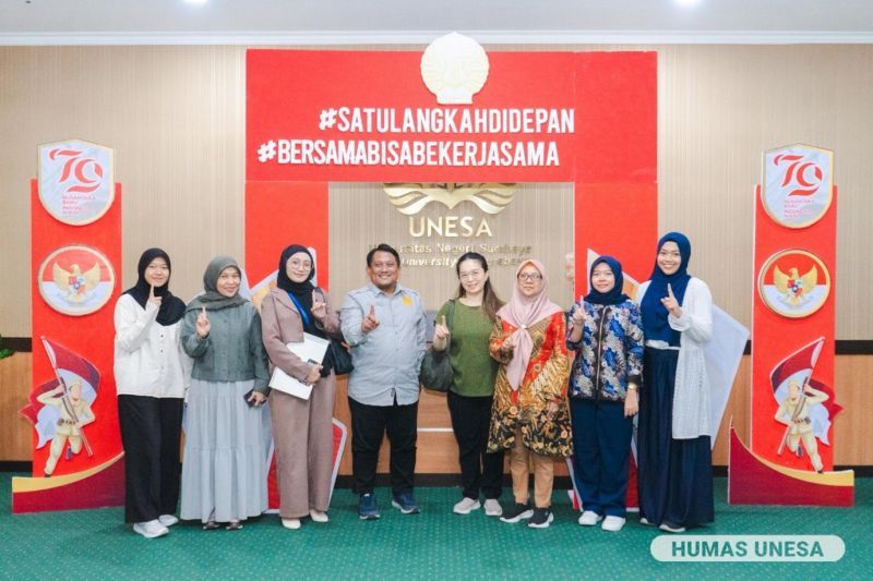 One of the things discussed at this meeting was related to the human resource needs for UNESA graduates, especially in the field of languages ​​for a career at PT Carimax Technology Indonesia.