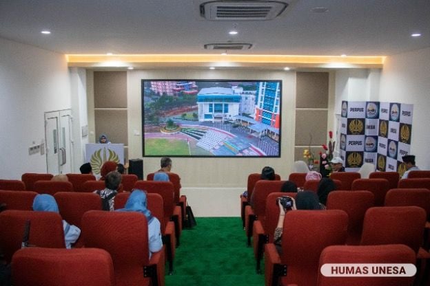 CINEMA BAK: UNESA home theater can be used to explore and discuss literature in audio-visual form such as documentaries.