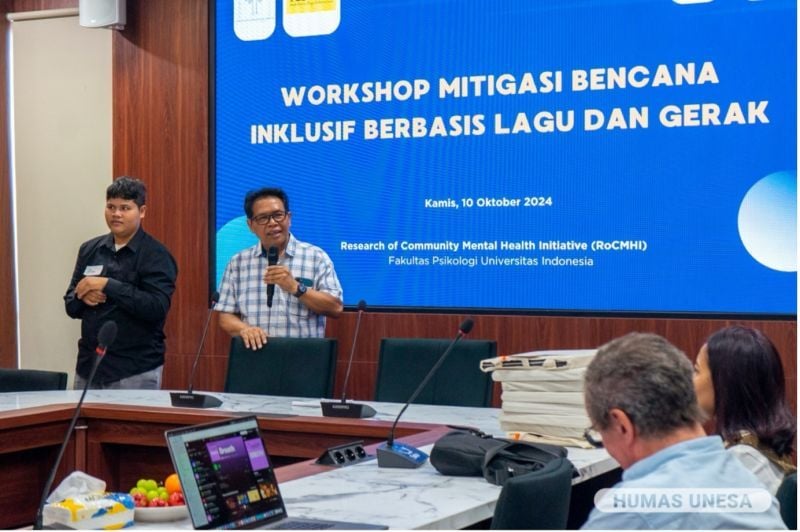 Professor and Chair of DIC UNESA, Budiyanto explained various innovations that support disaster mitigation programs for special school or inclusive school children.