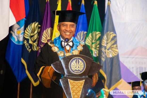 Chancellor Cak Hasan emphasized that the addition of professors must have an impact on improving the quality of implementation of the tridharma of higher education at UNESA.