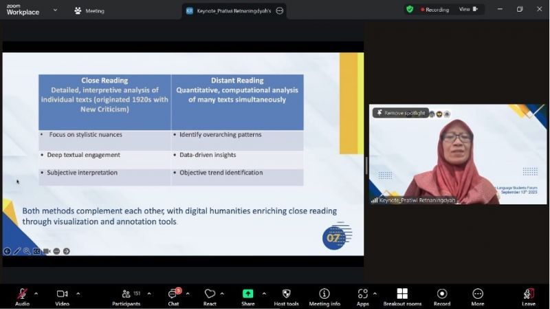 Dosen sekaligus guru besar FBS Unesa menjadi pembicara dengan menyampaikan seputar kemampuan membaca, analisis komputasi siswa kaitannya dengan konteks budaya dan kelas digital.