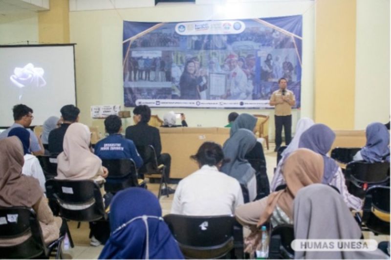Talkshow on Getting Rid of the Bondage of Drugs followed by students from around the State University of Surabaya.