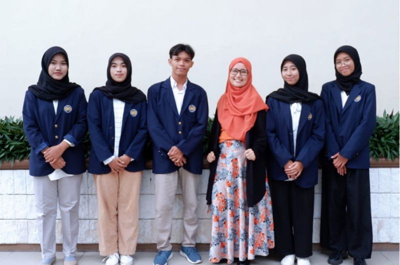 Surabaya State University (UNESA) Glucofine Team