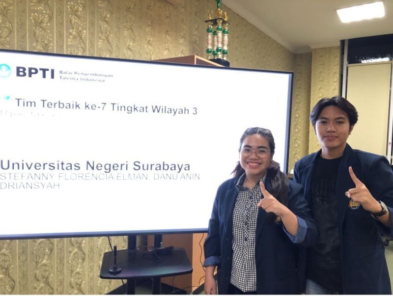 Two UNESA students representing East Java competed in debate at the national level. 