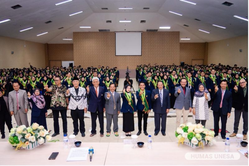 SARANGHAEYO: UNESA leaders together with the ranks of LPSP, BPPG pose with PPG graduates.