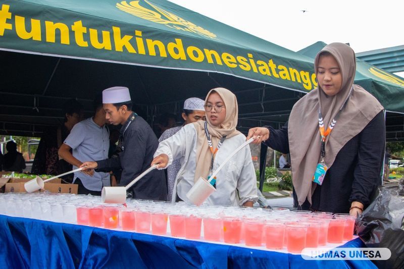 SEGER: The activity committee prepared a thousand portions of drinks as part of the free takjil distribution agenda.