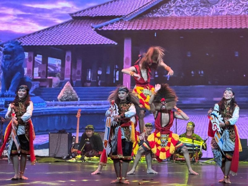 The Prawira Wengker dance presented by the UNESA PUI Arts and Culture team at ICN. This dance depicts brave soldiers from the Wengker Kingdom.