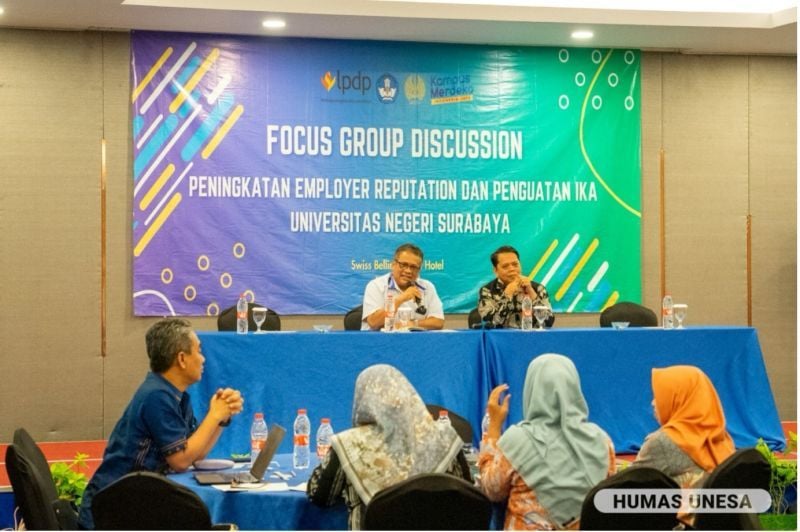 Deputy Chancellor for Field II (left) and Deputy Chancellor for Field III (Right) provided reinforcement in the FGD to increase employer reputation and strengthen IKA UNESA.