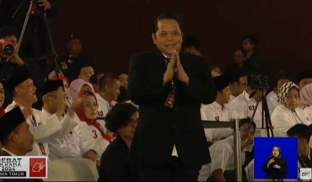 UNESA expert, Bambang Sigit Widodo, when introduced as a panelist in the third debate of the 2024 East Java gubernatorial election.