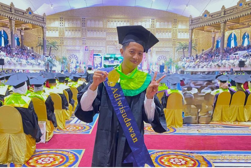 Rayyan Nur Fauzan not only succeeded in holding the title, but also made happy smiles for his parents or family through the proud achievements he achieved.