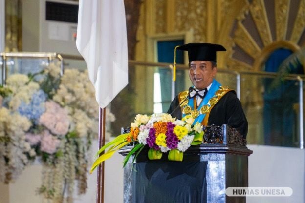 UNESA Chancellor Cak Hasan advised students not to stop learning and always strengthen their abilities as important capital to face the challenges ahead.