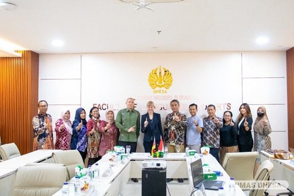 The German Ambassador and his staff together with the FBS Dean and his staff.