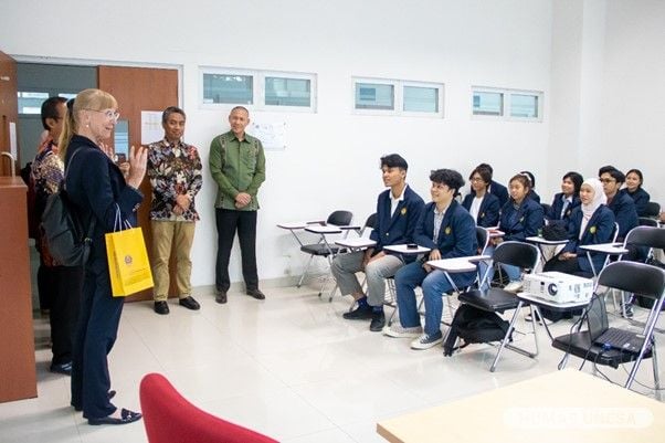 German Ambassador Ina Lepel directly inspected lecture activities and discussed with students of the Bachelor of Language and Education Study Program German Literature, and Bachelor of German Literature 