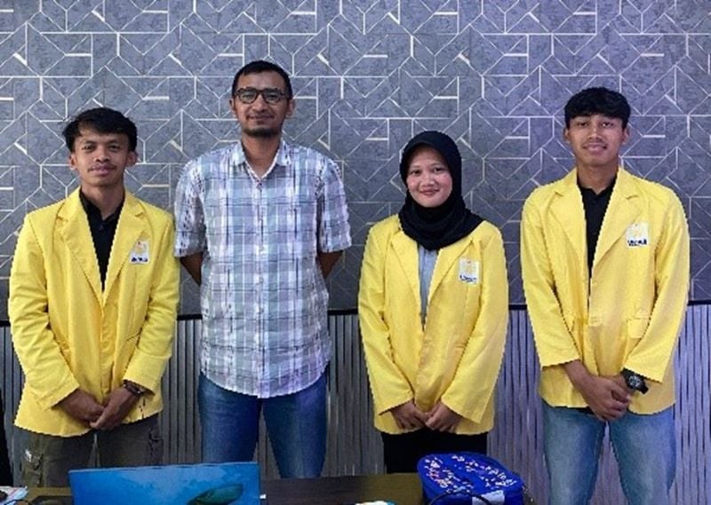 Coordinator of the UNESA PJKR FIKK Undergraduate Study Program with three exchange students from Unnes.