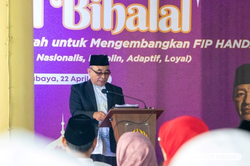 The Dean of FIP gave his speech regarding the importance of halalbihalal and education month as an important part of the faculty's contribution to pushing UNESA's progress PTN-BH