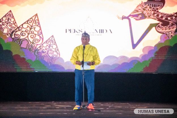 UNESA Chancellor Cak Hasan hopes that Peksimida will also strengthen the artistic spirit and identity of the generation. East Java youth, is also an opportunity to improve the quality of human resources in general. 