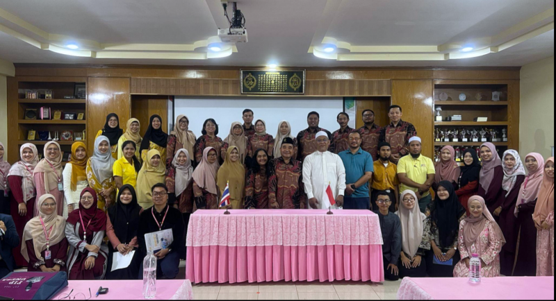 UNESA PKM Team together with teachers or counselors at Sangkhom Islam Wittaya School.