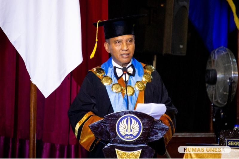 The Chancellor of UNESA, Nurhasan or who is familiarly called Cak Hasan, emphasized UNESA\'s commitment to developing science and innovation that will have an impact on society and the country towards a Golden Indonesia 2045.