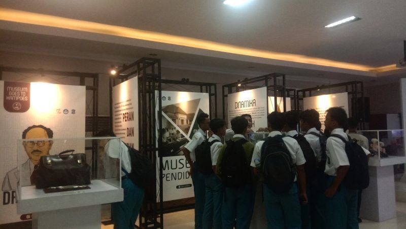 The UNESA historical exhibition was 