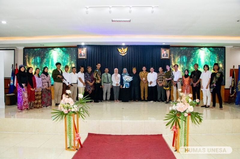 Fisipol leaders, program coordinators, lecturers, students within the Fisipol environment and partners involved in the UNESA Fisipol Week Historical Exhibition.