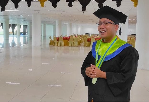 Wanting to continue to doctoral level, Chanthoeurn Dock from Cambodia said he was happy after successfully completing his master's studies at the 