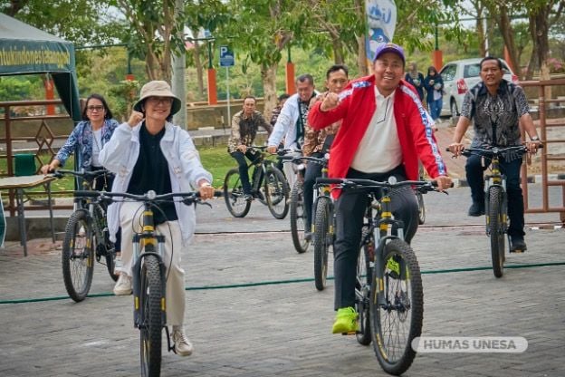 SWCU leaders toured the 'Home of Champions' campus by bicycle.