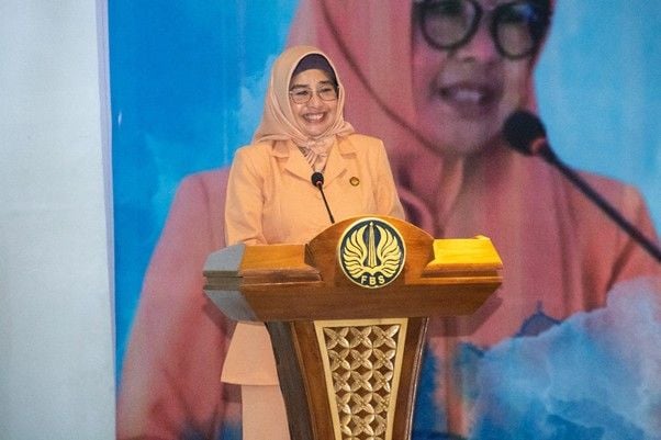 The General Chairperson of the UNESA DWP, Endah Purnomowati Nurhasan, expressed her gratitude to all administrators and members who are always united, holding activities that have an impact on women's independence and family resilience.