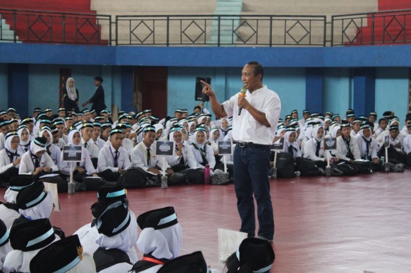 The PKKMB FIKK atmosphere, the leadership emphasizes to new students that college is a valuable opportunity to gain knowledge, develop abilities, increase experience and strengthen mentality. Make the best use of it.